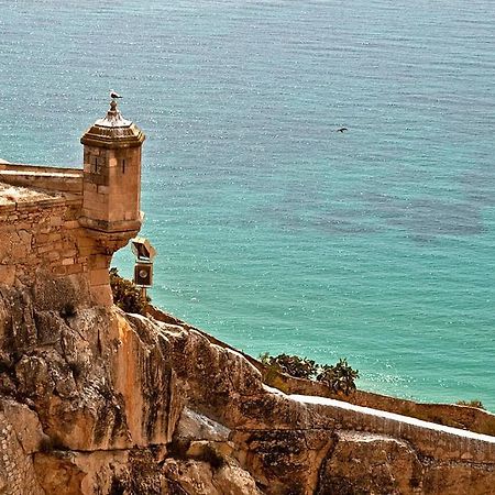 Céntrico y espacioso piso en barrio tranquilo Alicante Esterno foto