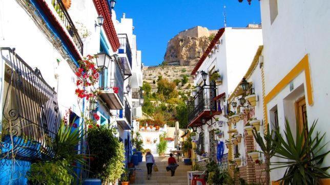 Céntrico y espacioso piso en barrio tranquilo Alicante Esterno foto
