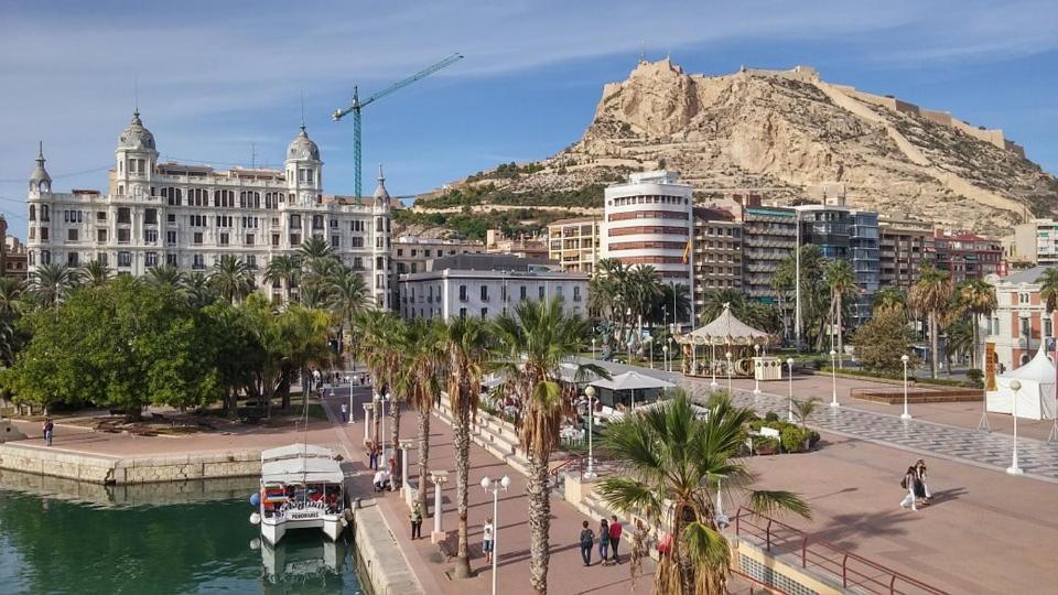 Céntrico y espacioso piso en barrio tranquilo Alicante Esterno foto